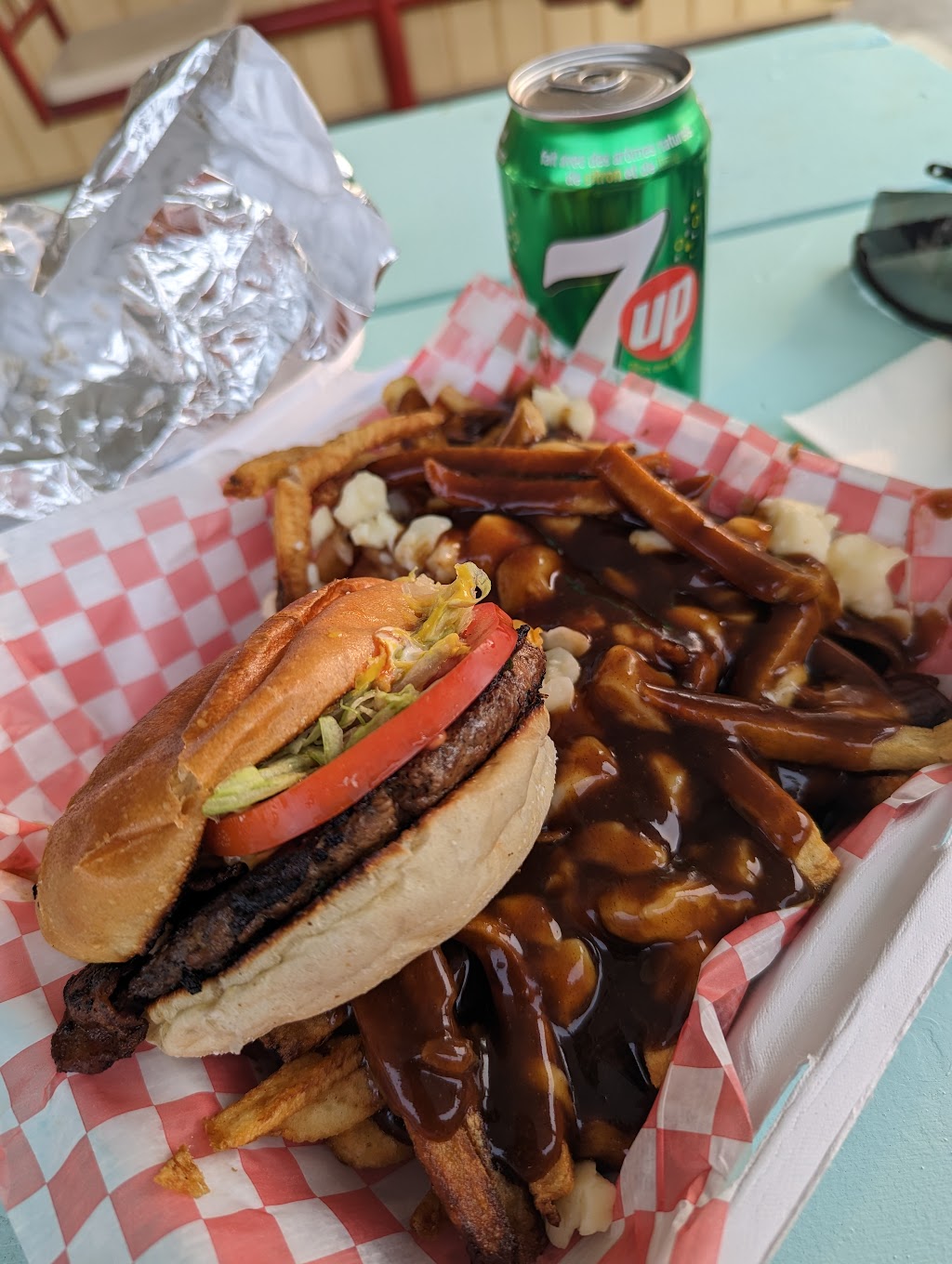 The Beach Burger | 594 Boundary Rd E, Pembroke, ON K8A 6M6, Canada | Phone: (613) 629-2874