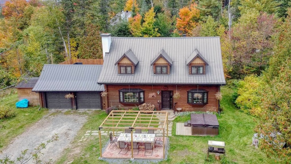Chalets a Saint Sauveur. | 178 Chem. du Dom. Filion, Saint-Sauveur, QC J0R 1R7, Canada | Phone: (514) 224-0269