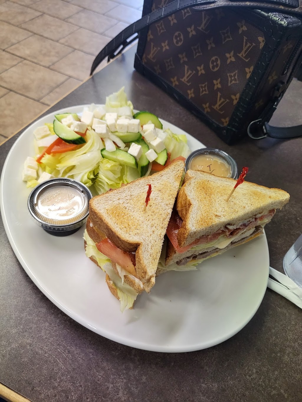 DINER 82 ltd | 13036 82 St NW, Edmonton, AB T5E 2T5, Canada | Phone: (780) 406-5882