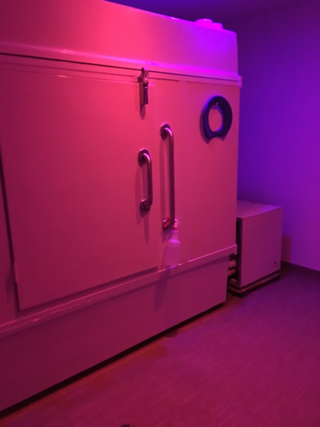 Zee Float | 430 York Blvd, Hamilton, ON L8R 3K8, Canada | Phone: (905) 769-3404