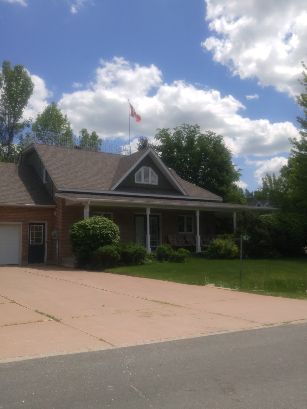 Tonys Chalets | 102 Lisas Ln, The Blue Mountains, ON L9Y 0L4, Canada | Phone: (705) 445-1721