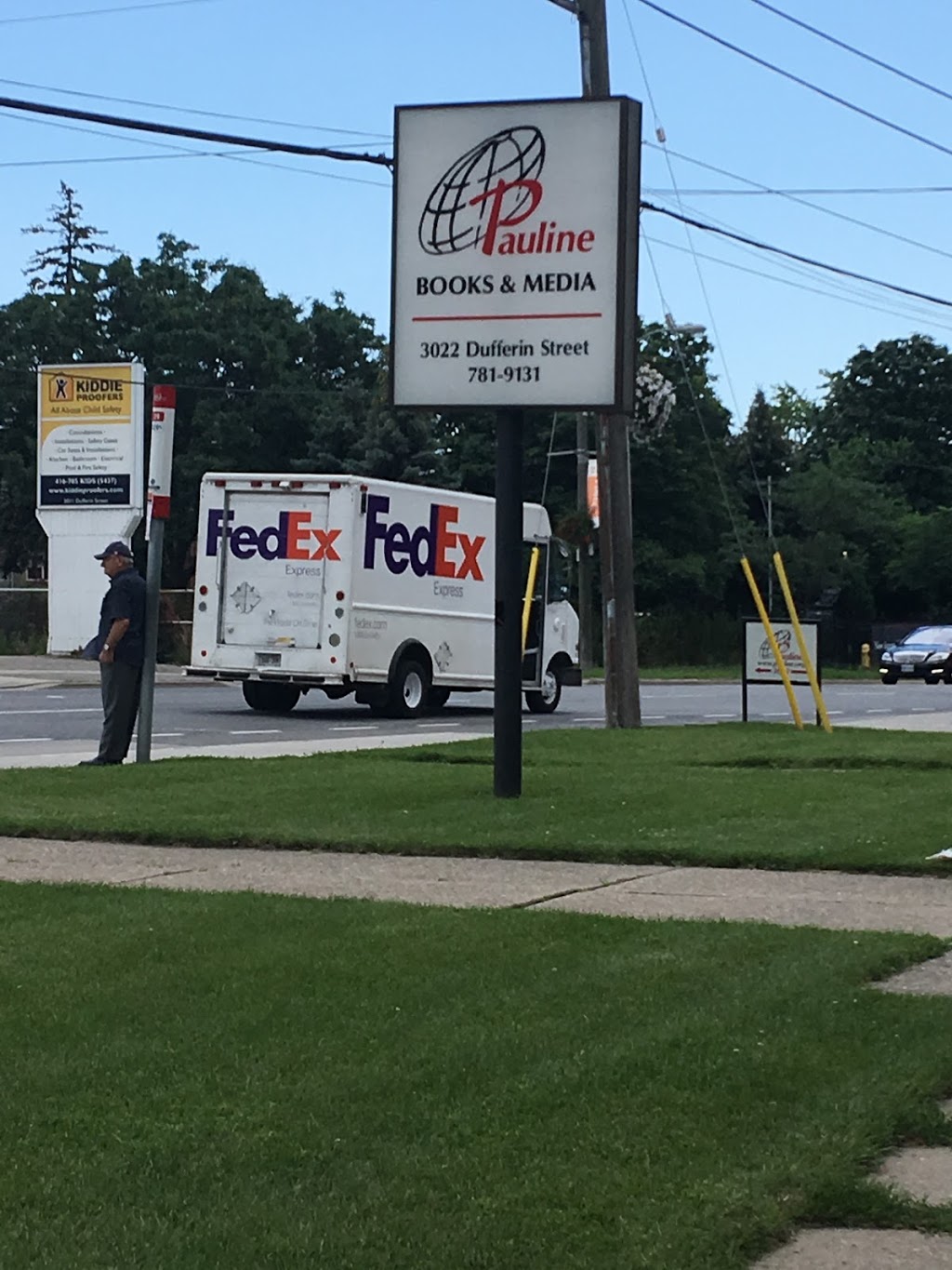 Pauline Books & Media | 3022 Dufferin St, North York, ON M6B 3T5, Canada | Phone: (416) 781-9131