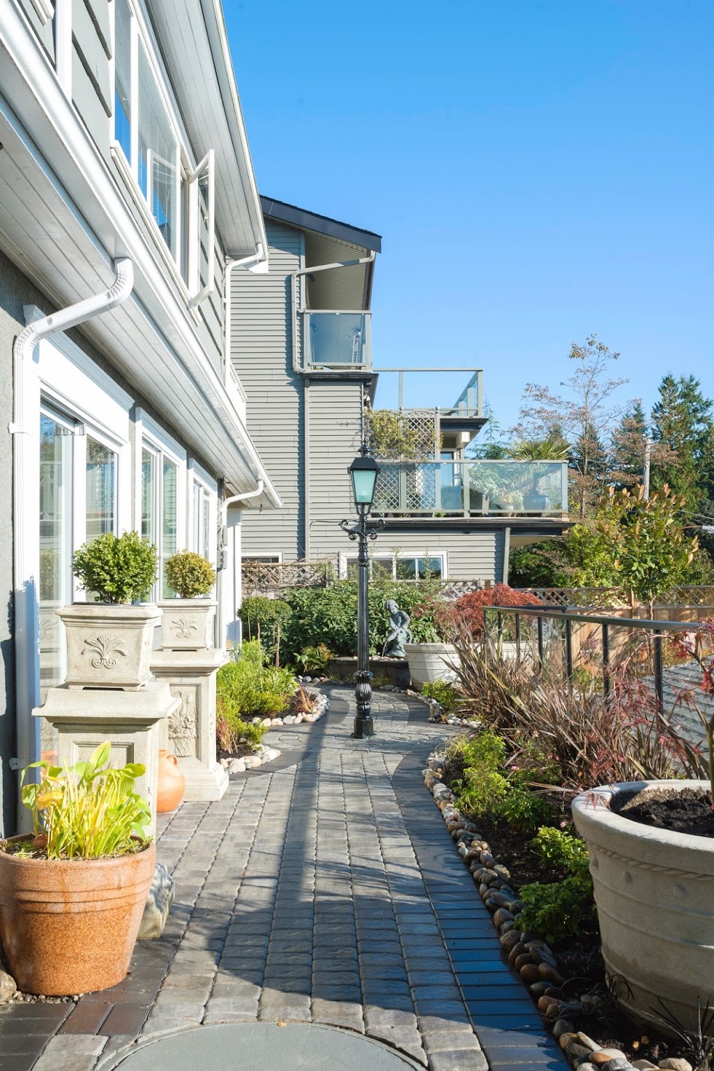 Crystals View Bed & Breakfast | 420 Tempe Crescent, North Vancouver, BC V7N 1E6, Canada | Phone: (604) 987-3952