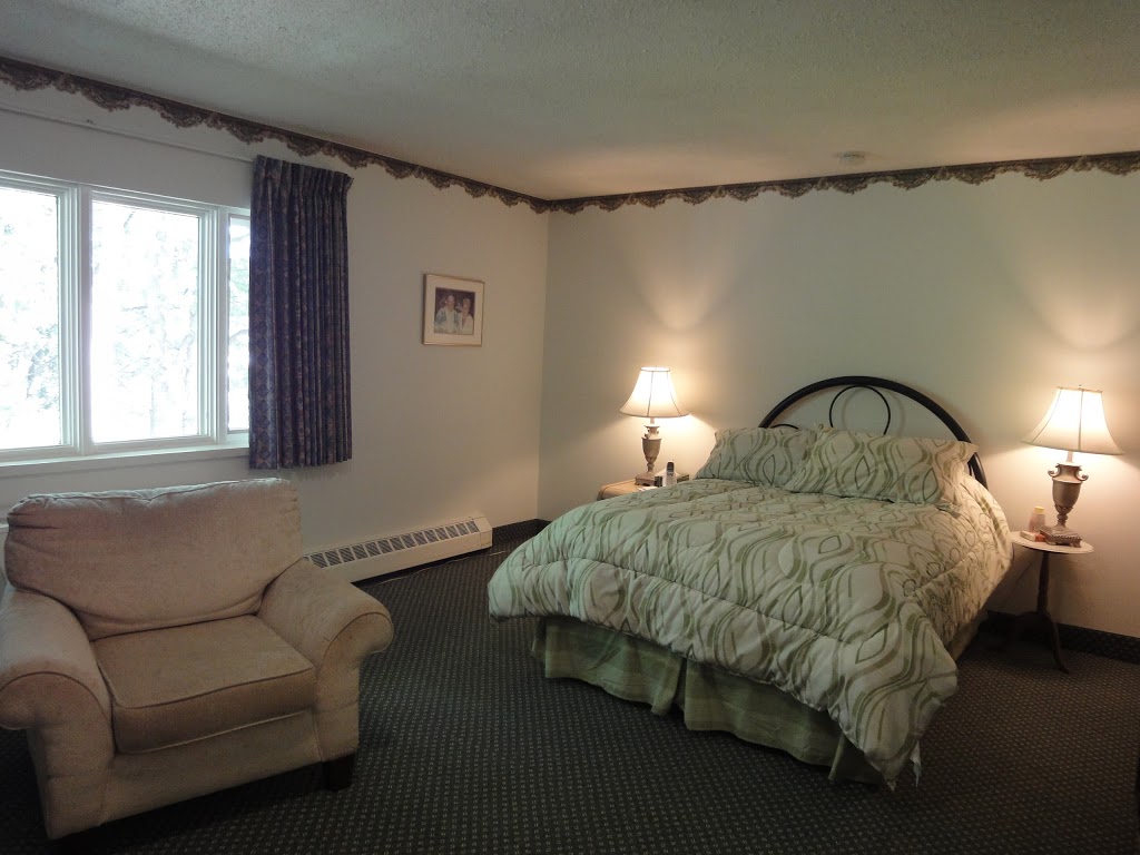 Wasaga Beach Seniors Residence | 135 32nd St N, Wasaga Beach, ON L9Z 2C4, Canada | Phone: (705) 429-3870
