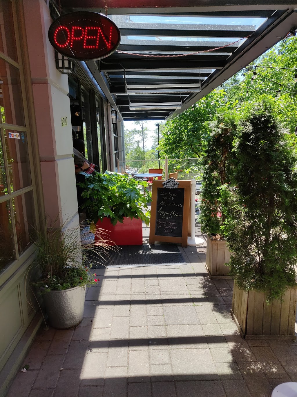 Club Ilia | 8902 University High St, Burnaby, BC V5A 4X6, Canada | Phone: (604) 568-4993