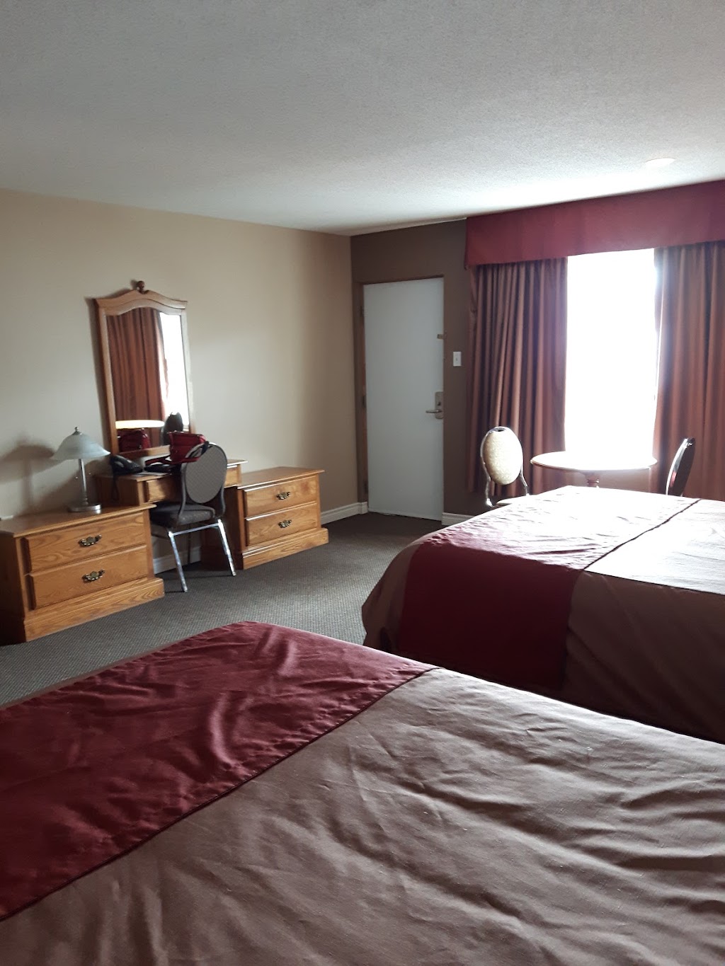 Auberge LEtape | 265 Bd Albiny Paquette, Mont-Laurier, QC J9L 1K3, Canada | Phone: (819) 623-2400