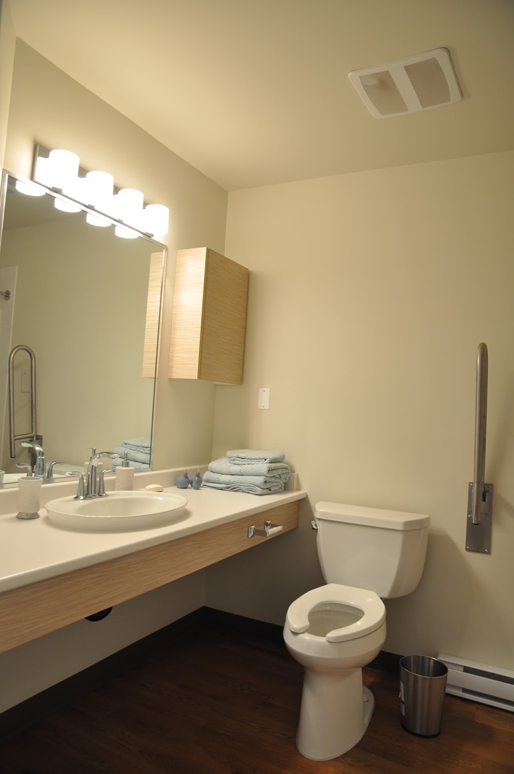 Bear Creek Villa | 8233 140 St, Surrey, BC V3W 5K9, Canada | Phone: (604) 599-9057