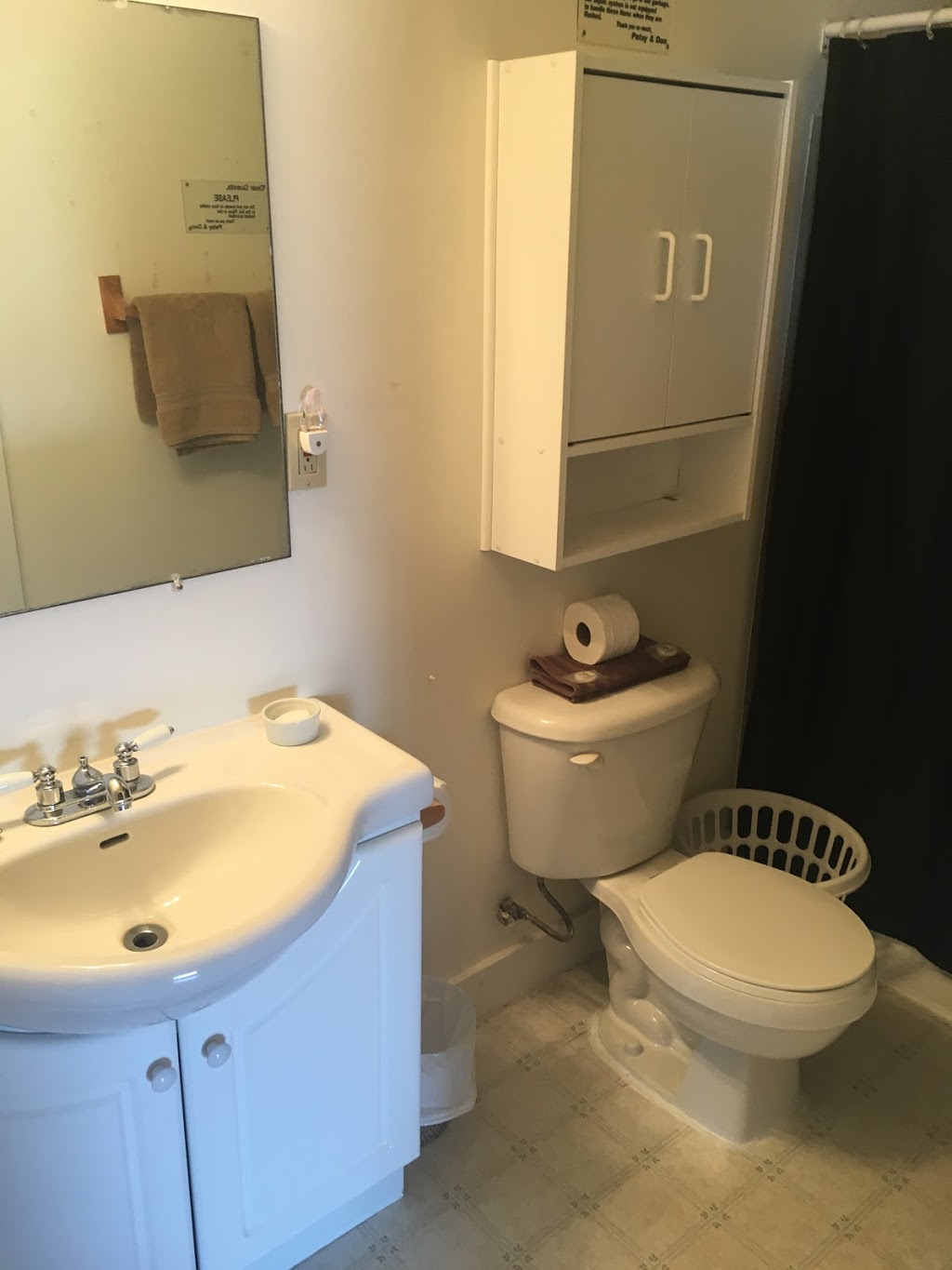Beach Breeze Motel | 127 Evangeline Beach Rd, Grand Pré, NS B0P 1M0, Canada | Phone: (902) 542-5588