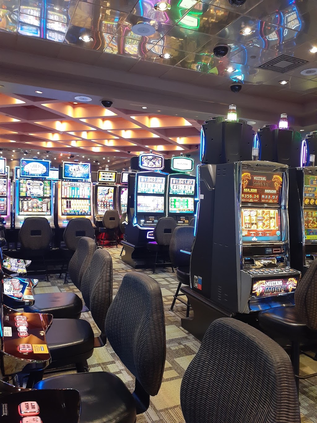 Gateway Casinos Clinton | 147 Beech St, Clinton, ON N0M 1L0, Canada | Phone: (519) 482-7540