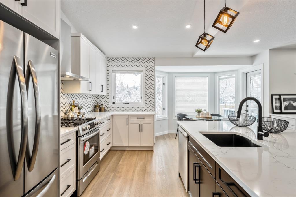 Melville Modern Homes | 6503 58 St NW, Calgary, AB T3A 2A4, Canada | Phone: (587) 603-6435
