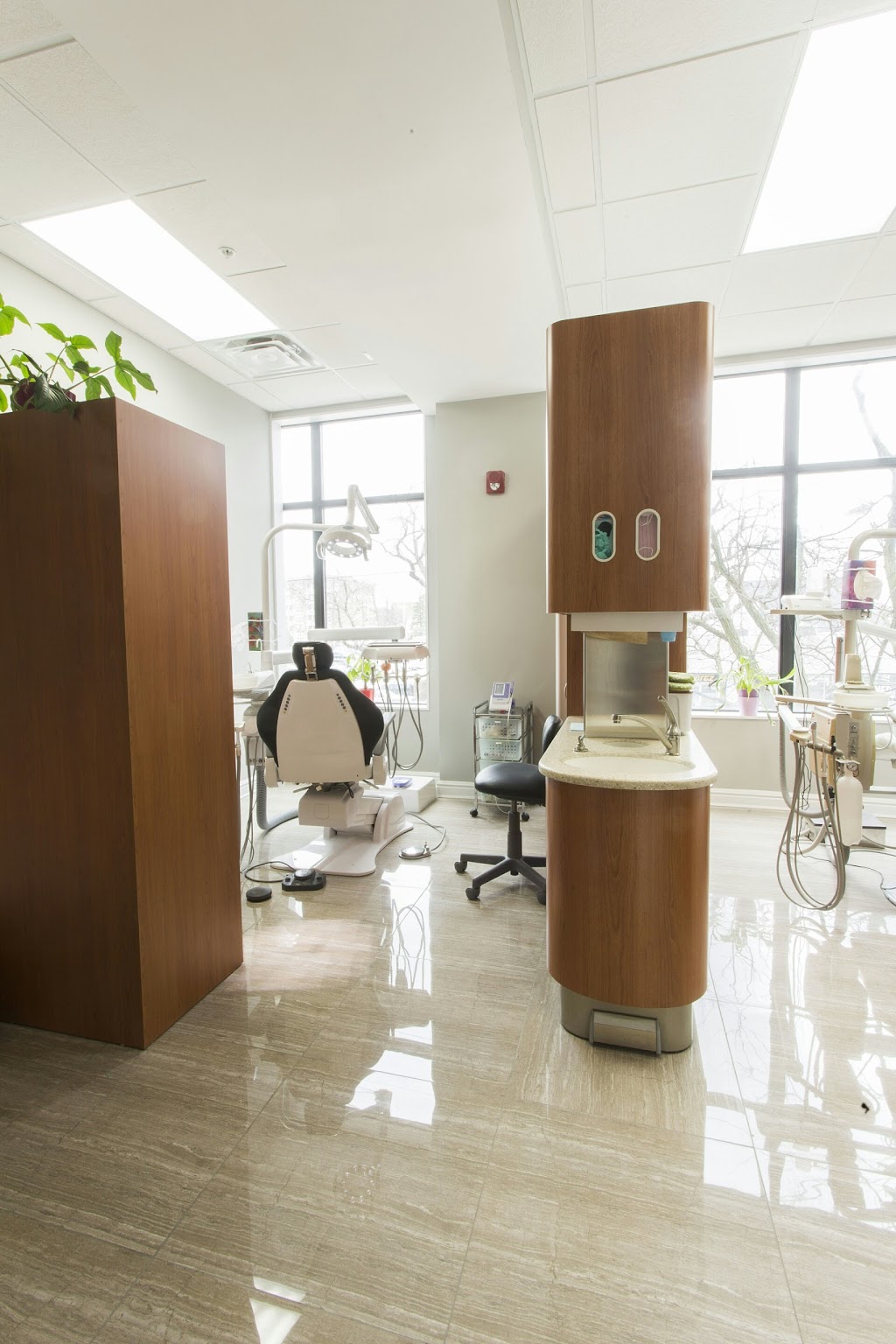 Hummingbird Dental | 10376 Yonge St #202, Richmond Hill, ON L4C 3B8, Canada | Phone: (905) 237-7976