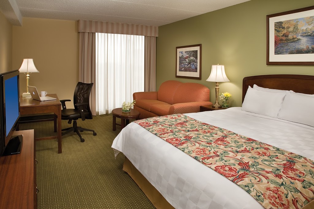 Hotel Carlingview Toronto Airport | 221 Carlingview Dr, Etobicoke, ON M9W 5E8, Canada | Phone: (416) 675-3303