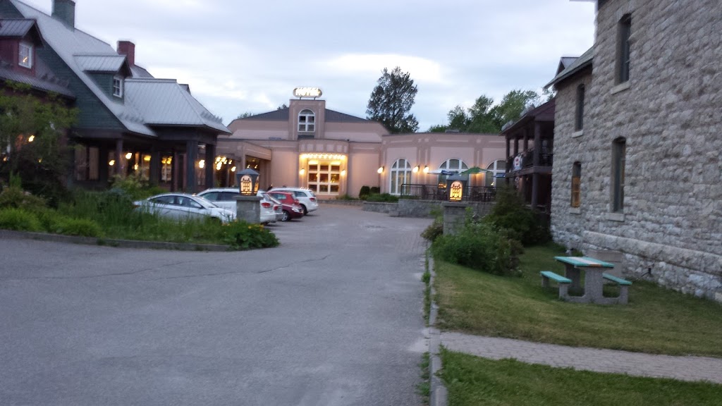 Centre Chateau Logue | 12 Rue Comeau, Maniwaki, QC J9E 2R8, Canada | Phone: (819) 449-4848