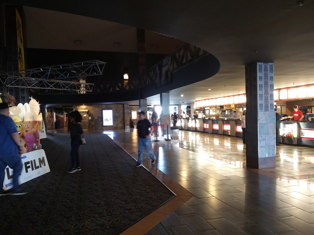 Guzzo Movie Theater | 901 Bd Crémazie O, Montréal, QC H4N 3M5, Canada | Phone: (514) 385-5566