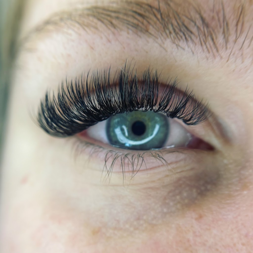 Kendra Lashes YYJ | 1130 Holly Park Rd, Brentwood Bay, BC V8M 1E6, Canada | Phone: (250) 208-3532