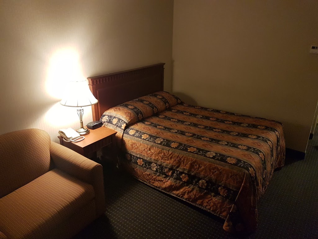 Vaughan Inn | 6700 Hwy 7, Woodbridge, ON L4L 1A5, Canada | Phone: (905) 851-2831