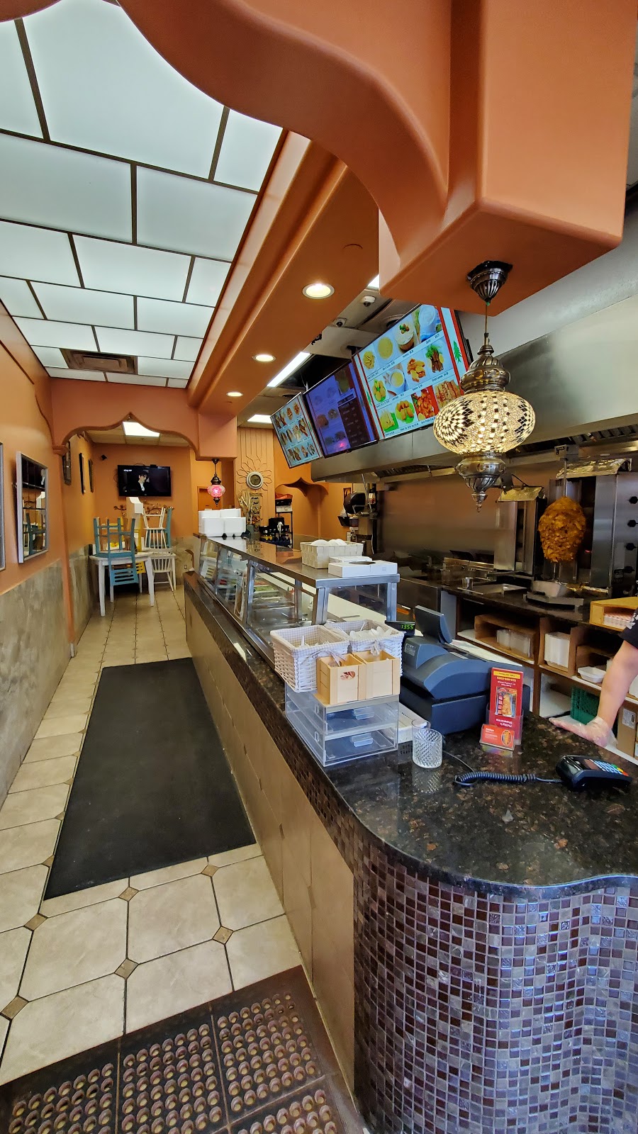 Phillips Shawarma | 465 Phillip St, Waterloo, ON N2L 6C7, Canada | Phone: (519) 880-0303