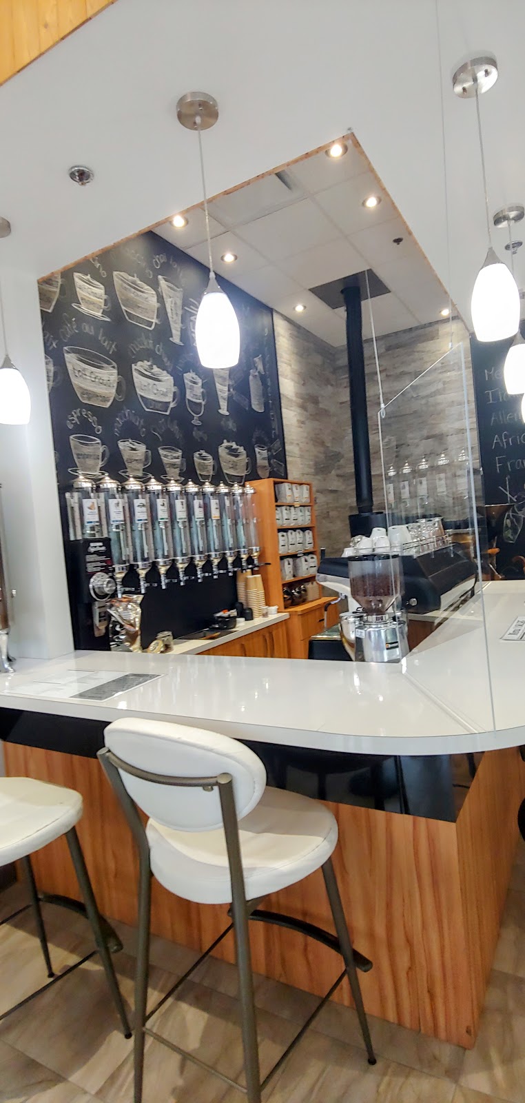 Café Bistro la Brûlerie | 5540 Rue Papineau, Lac-Mégantic, QC G6B 0E1, Canada | Phone: (819) 583-1673