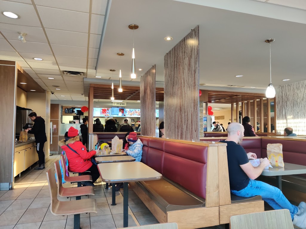 McDonalds | 1185 Dupont St, Toronto, ON M6H 1A5, Canada | Phone: (416) 536-4188