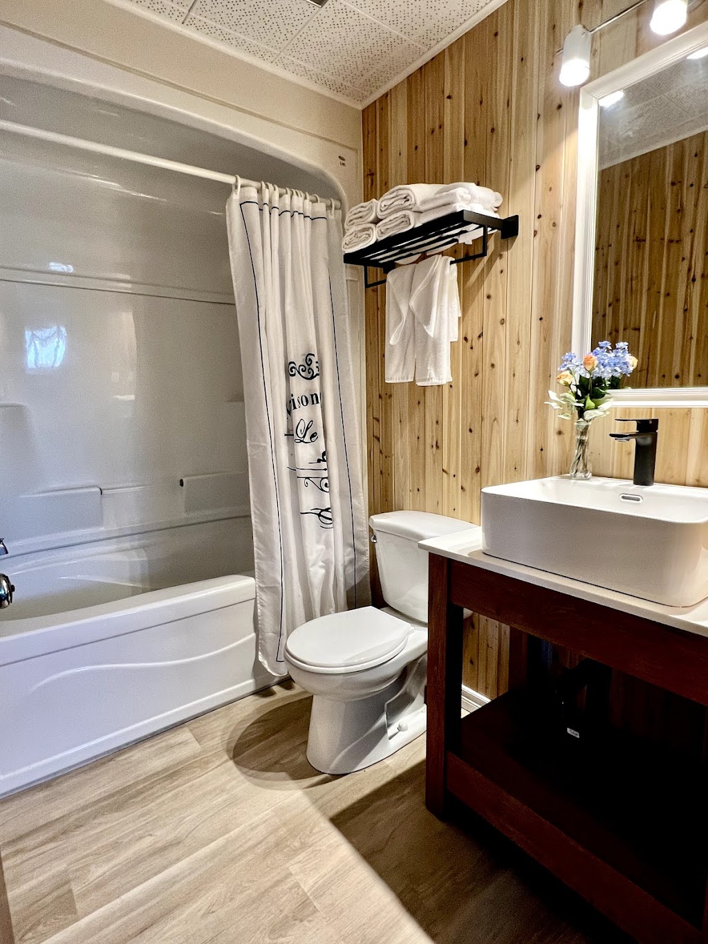 St Lawrence Motel | 351 Gulf Shr Pkwy W, North Rustico, PE C0A 1X0, Canada | Phone: (902) 963-2053
