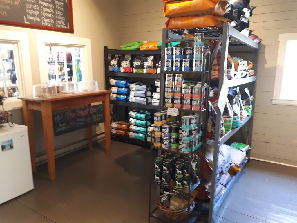 Dog Shop Bathouse & Boutique the | 492 Main St, Mahone Bay, NS B0J 2E0, Canada | Phone: (902) 624-1018