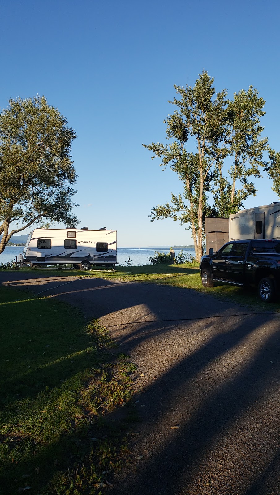 CAMPING LAC-AUX-FLAMBEAUX | 25 Rue Paré, Château-Richer, QC G0A 1N0, Canada | Phone: (418) 456-8618