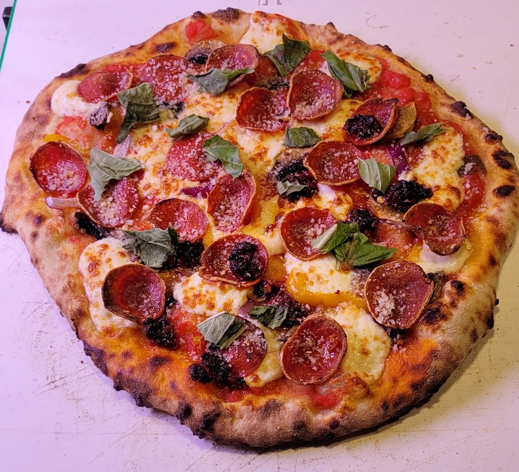 Artizzas | 100 trailer park drive, Huntsville, ON P1H 2J4, Canada | Phone: (705) 380-2241