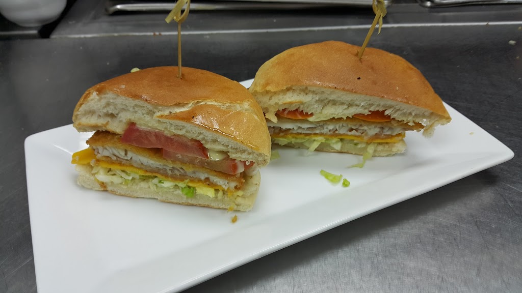 Chucks Roadhouse Bar & Grill | 125 Pedersen Dr, Aurora, ON L4G 0E3, Canada | Phone: (905) 503-8666