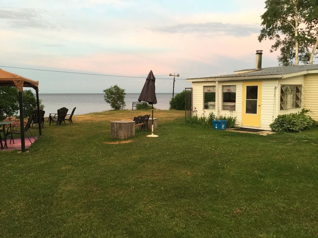 Le petit Rétro | 1968 Chem. du Lac, Saint-Félicien, QC G8K 3E5, Canada | Phone: (418) 944-0725