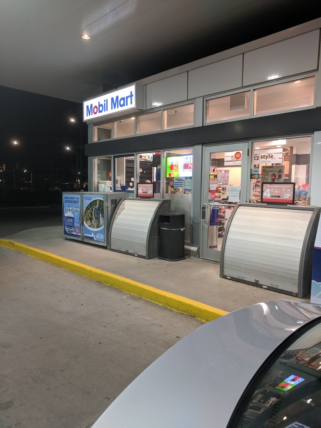 Mobil | 2805 Eglinton Ave W, Mississauga, ON L5M 6J3, Canada | Phone: (905) 569-7473