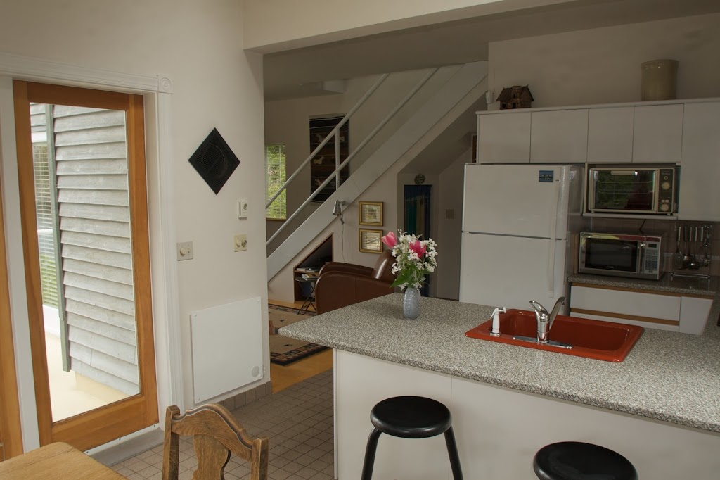 Coach House on the Cove | 8802 Canal Rd, Pender Island, BC V0N 2M3, Canada | Phone: (250) 629-2009