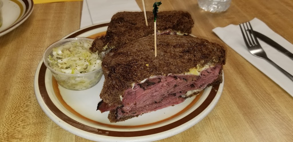 The Golden Parachute Restaurant & Catering Co. | 5735 Main St, Williamsville, NY 14221, USA | Phone: (716) 632-1666