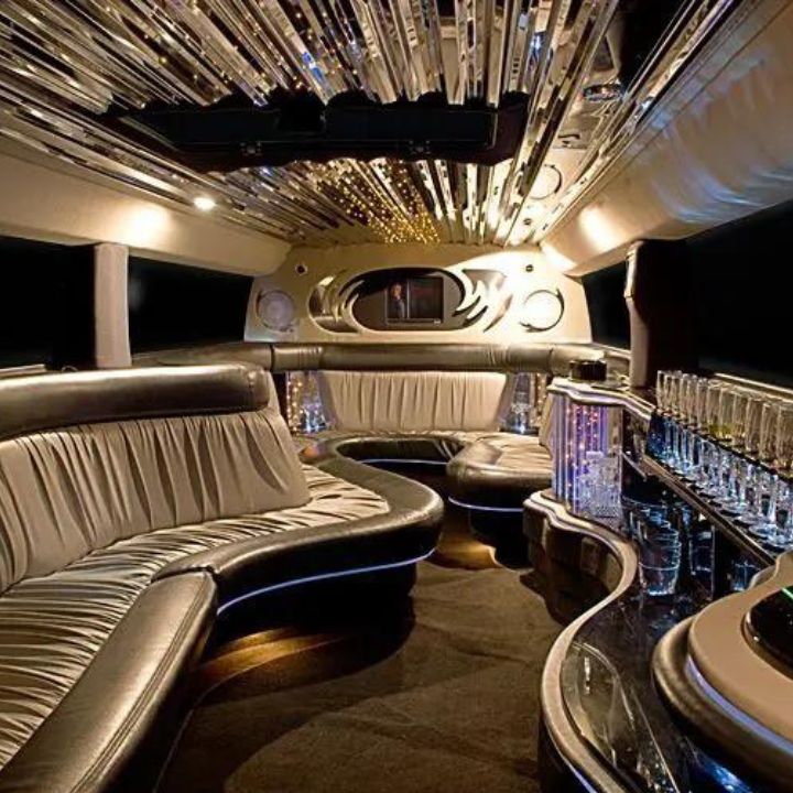 Mississauga Limousine Rentals | 7311 Black Walnut Trail, Mississauga, ON L5N 7M4, Canada | Phone: (905) 670-2144