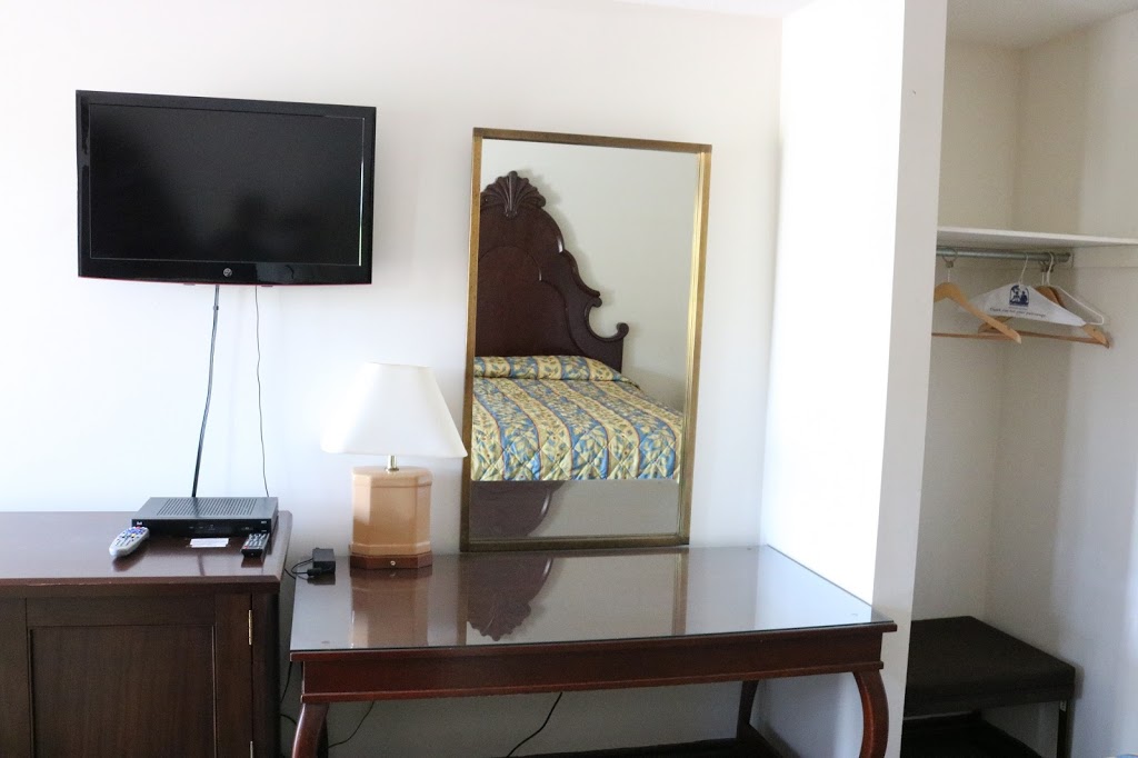 Fenelon Inn | 36 Helen St, Fenelon Falls, ON K0M 1N0, Canada | Phone: (705) 887-9000