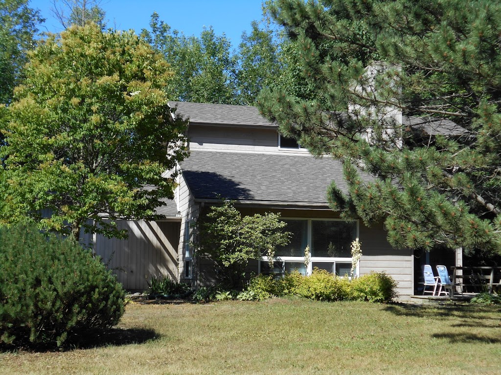 Modern Lake House | 210 Bay St, Southampton, ON N0H 2L0, Canada | Phone: (519) 832-2444