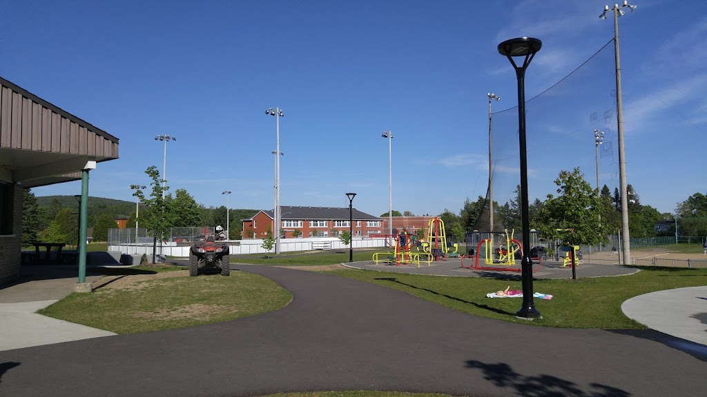 Centre communautaire Bon-Pasteur | 425 Rue du Bienheureux-Jean-XXIII, Québec, QC G2N 1V4, Canada | Phone: (418) 849-3396