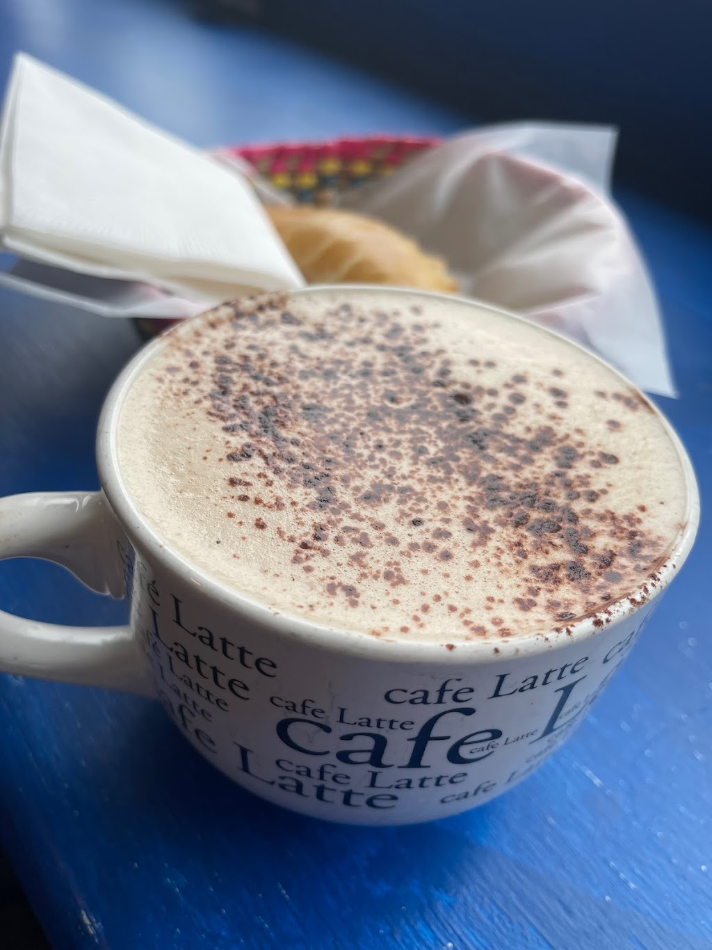 Cafe Grain DOr Inc | 250 Rue Beaubien E, Montréal, QC H2S 1R7, Canada | Phone: (514) 272-3905