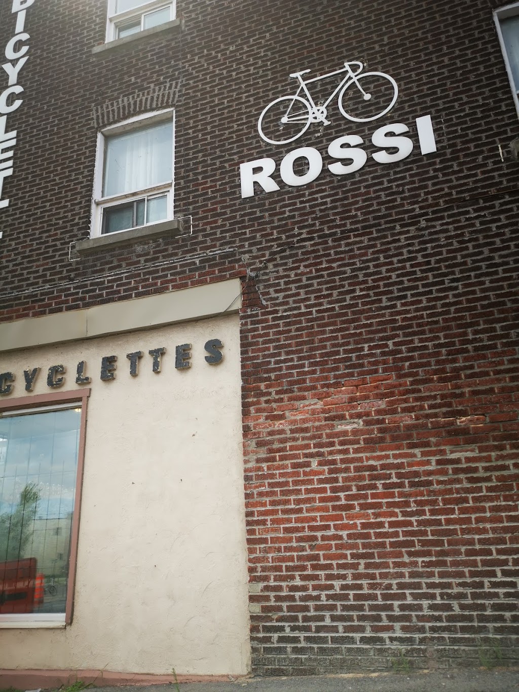 Rossi bikes & ski | 2500 Bd Saint-Joseph, Montréal, QC H8S 2N9, Canada | Phone: (514) 634-1611