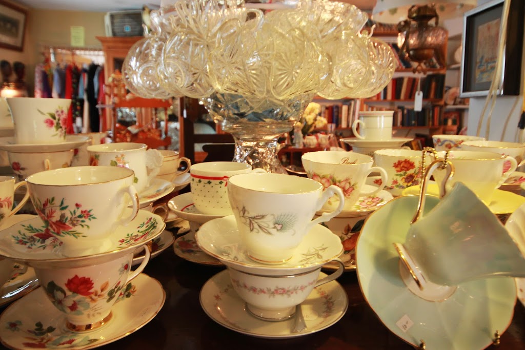 Whistle Post Antiques & Nostalgia | 211 Main St W, Merrickville, ON K0G 1N0, Canada | Phone: (613) 269-2770