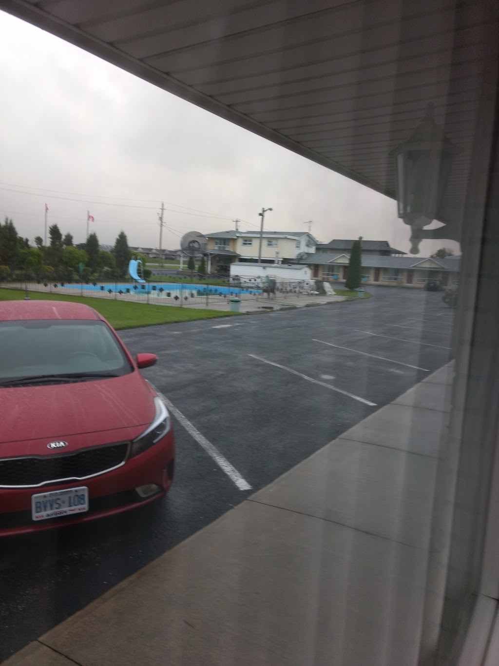 Milan Garden Inn | 13055 Lundys Ln, Niagara Falls, ON L2E 6S4, Canada | Phone: (905) 227-0891