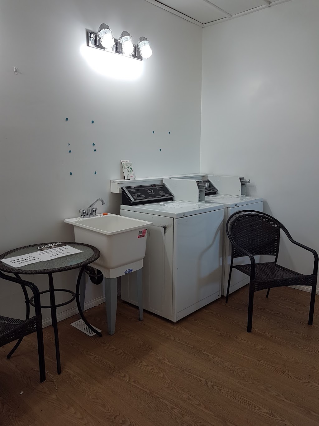 Castor Laundromat | (rear), 5012 50 Ave, Castor, AB T0C 0X0, Canada | Phone: (403) 882-3208