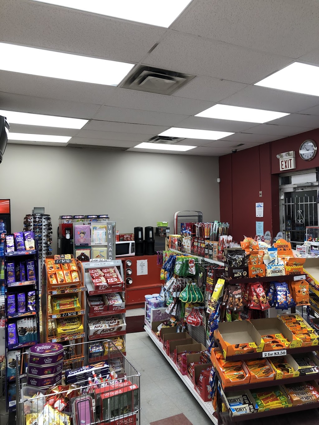 Windsor Park Convenience | 845 Elizabeth Rd, Winnipeg, MB R2J 1A5, Canada | Phone: (204) 237-4647