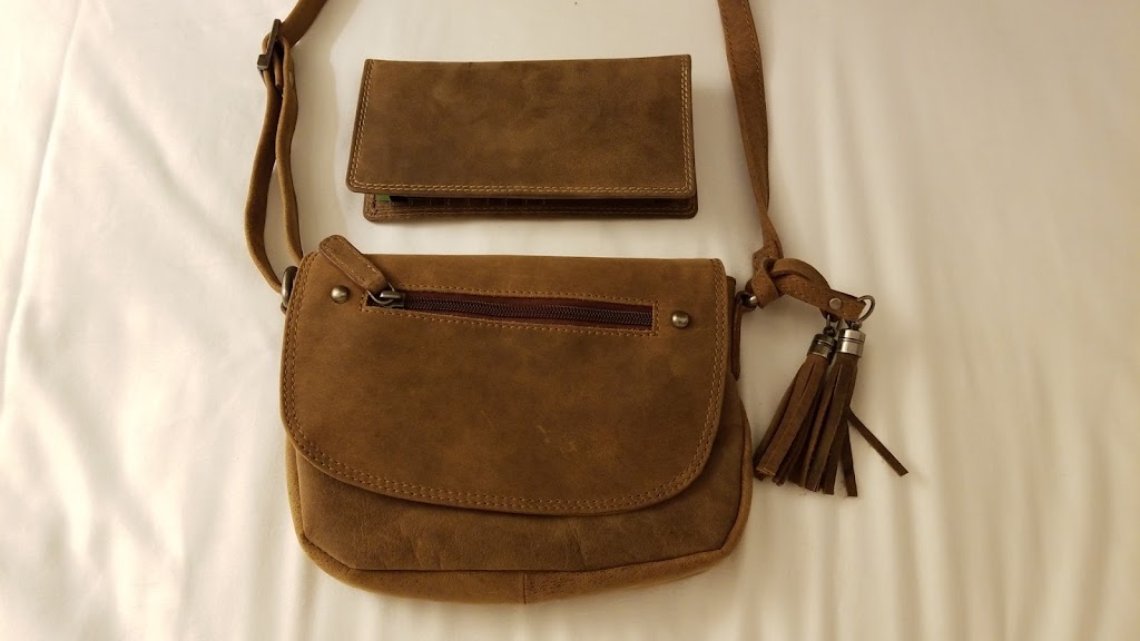 Qiviuk Boutique | 111 Lake Louise Dr, Lake Louise, AB T0L 1E0, Canada | Phone: (403) 522-2622