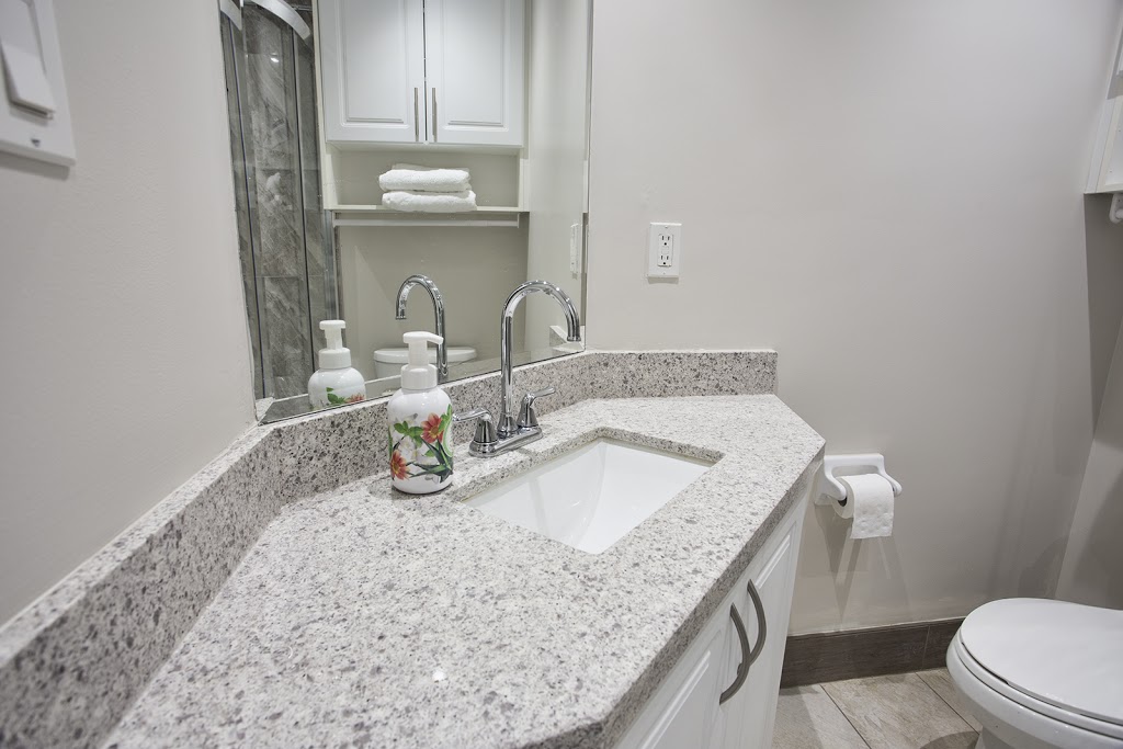Toronto Rooms and Suites | 357 Spadina Ave, Toronto, ON M5T 2G3, Canada | Phone: (416) 571-5872