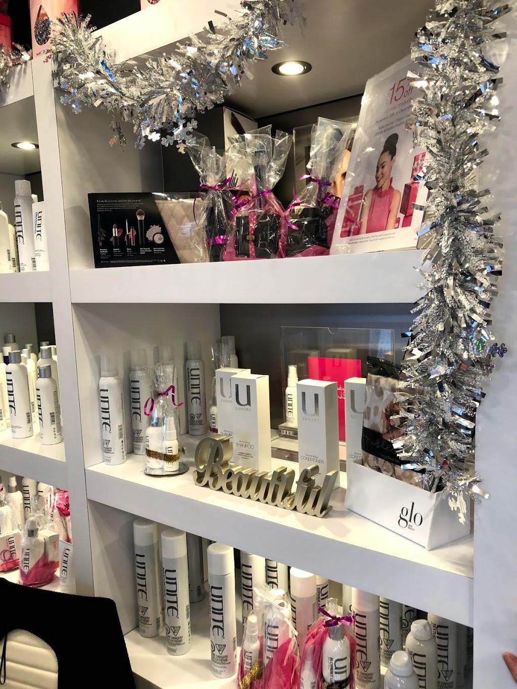 Blo Blow Dry Bar | 571 Lakeshore Rd E, Mississauga, ON L5G 1H9, Canada | Phone: (905) 274-2263