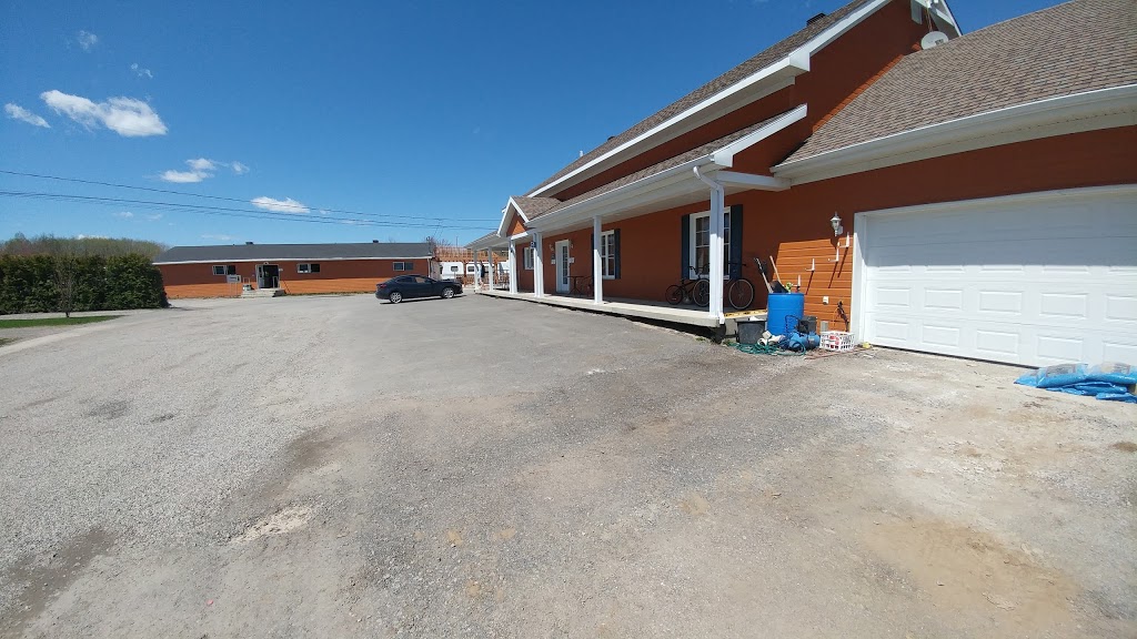 Camping in Quebec City | 2050 Route de lAéroport, Québec, QC G2G 0A3, Canada | Phone: (418) 871-1574