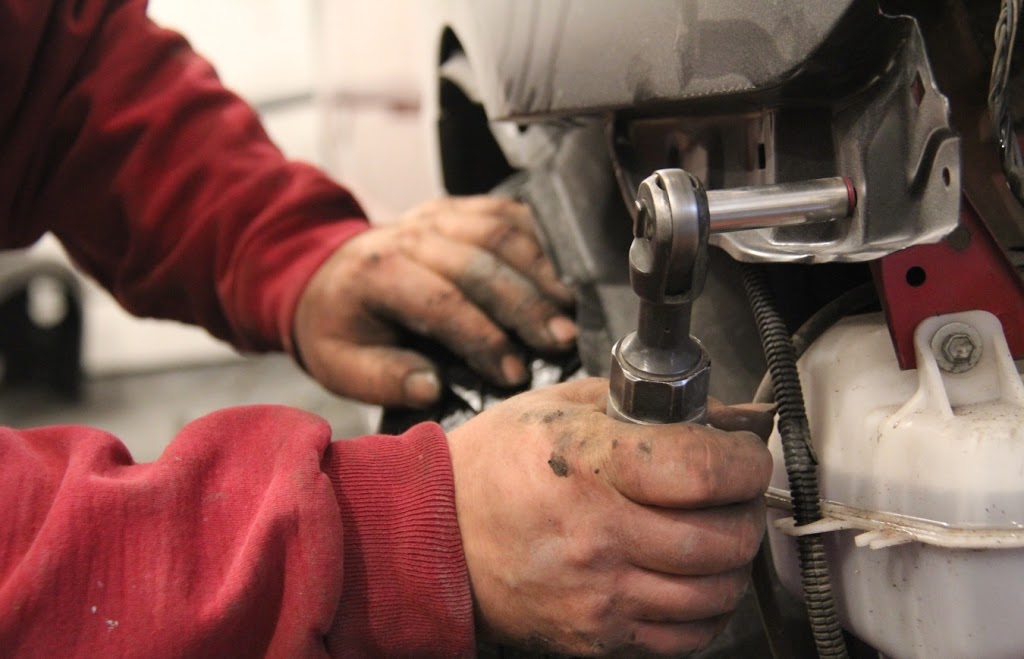 Bob Landry Collision | 24 Rue des Lutins, Gatineau, QC J9A 3M2, Canada | Phone: (819) 776-4852