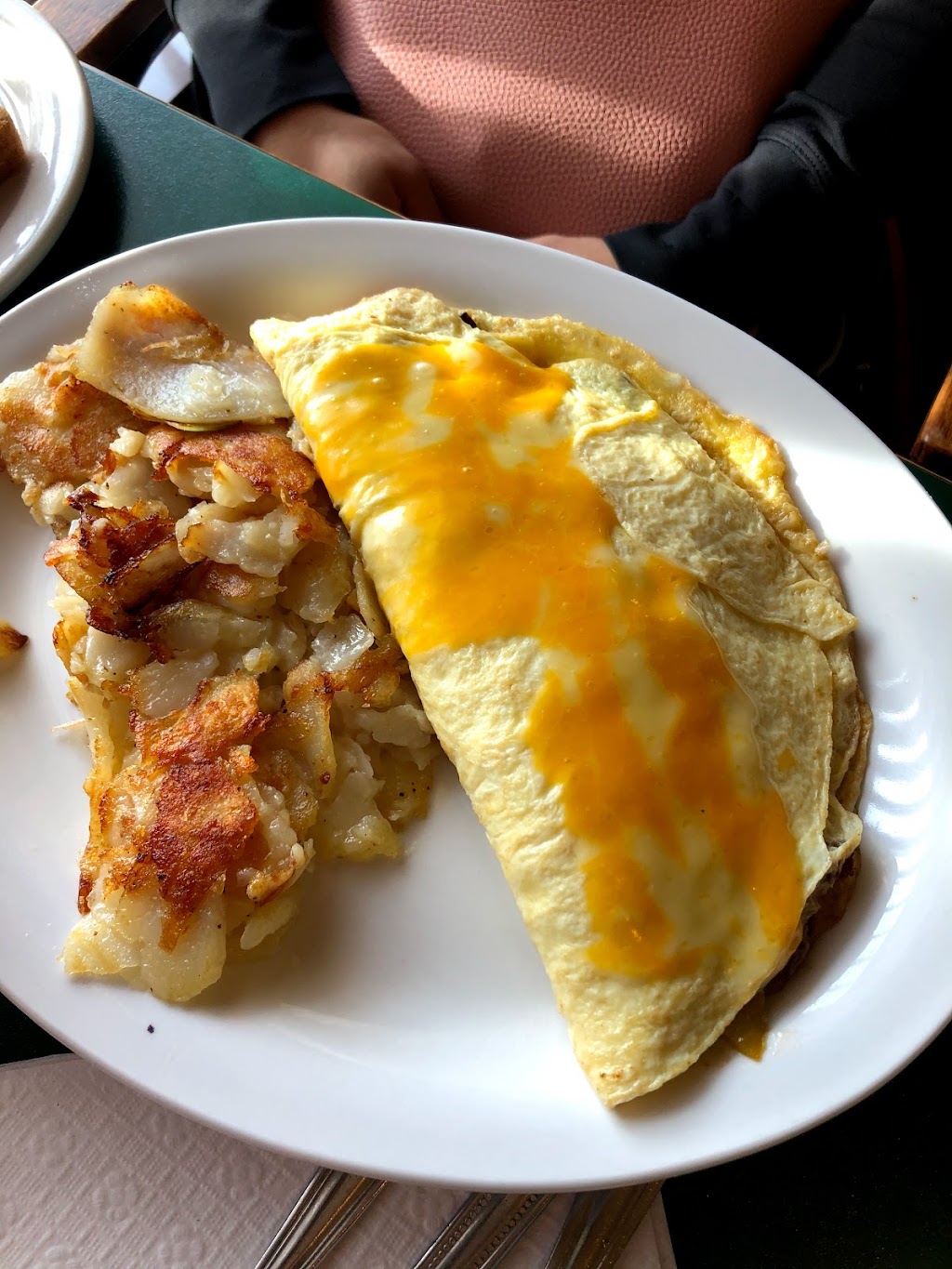 Dawning Restaurant | 3277 Portage Ave, Winnipeg, MB R3K 0W6, Canada | Phone: (204) 897-9123