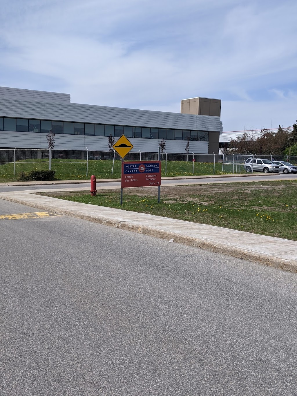 Canada Post Regional Distribution Centre | 3625 Rue Griffith, Saint-Laurent, QC H4T 2C5, Canada | Phone: (866) 607-6301