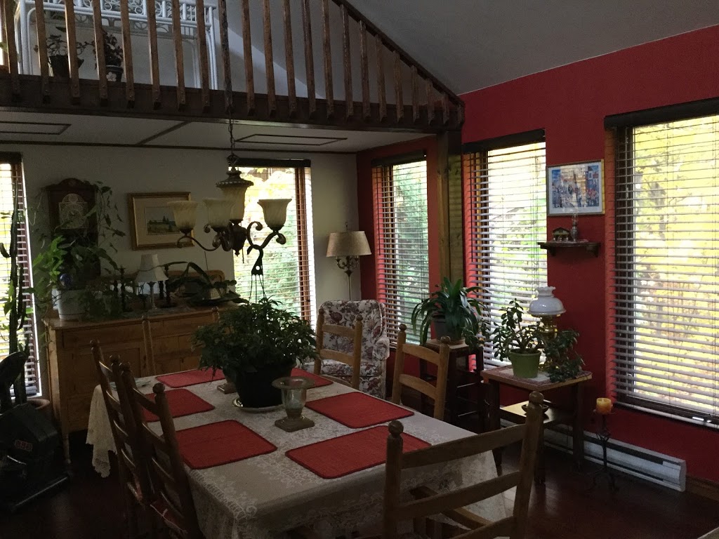 Gite Des Condors | 5 Chemin des Condors, Sainte-Anne-des-Lacs, QC J0R 1B0, Canada | Phone: (514) 245-9531